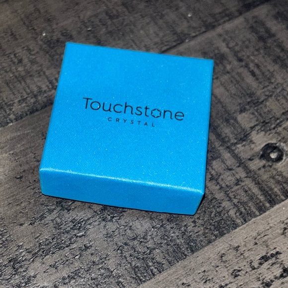 Touchstone Crystal by Swarovski Lulu earrings w/round crystal in a champagne - Picture 2 of 2